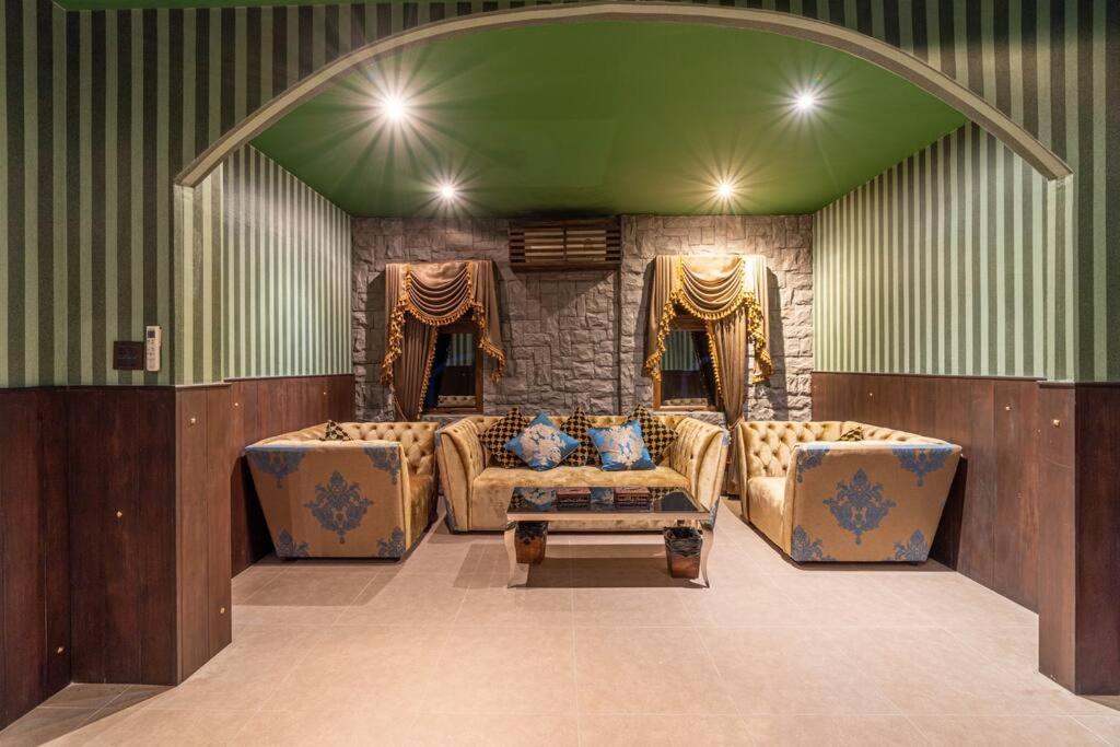 The Castle Pratumnak Hill 6 Bedroom Apartment *