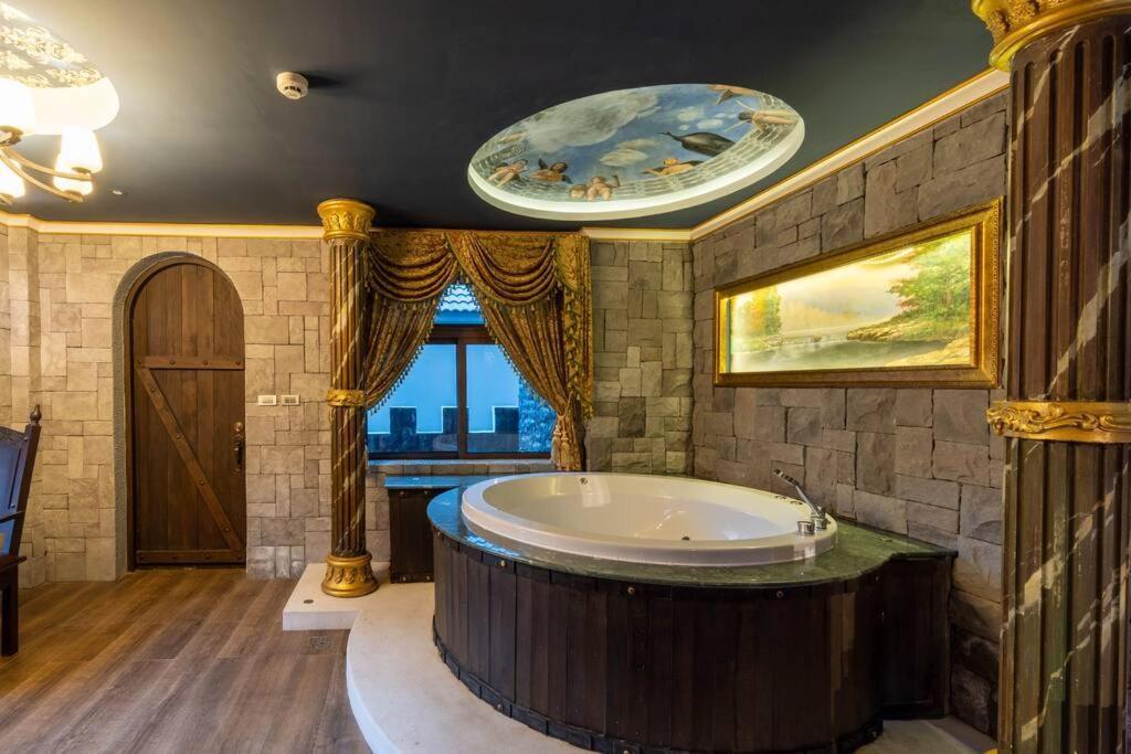 The Castle Pratumnak Hill 6 Bedroom Pattaya