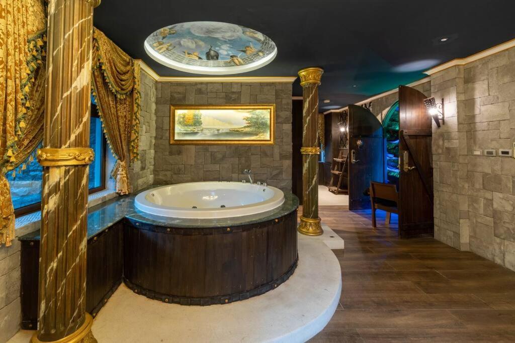 Apartment The Castle Pratumnak Hill 6 Bedroom *