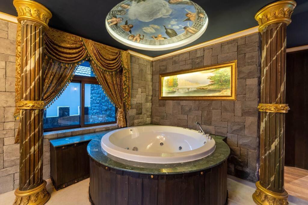 The Castle Pratumnak Hill 6 Bedroom Pattaya