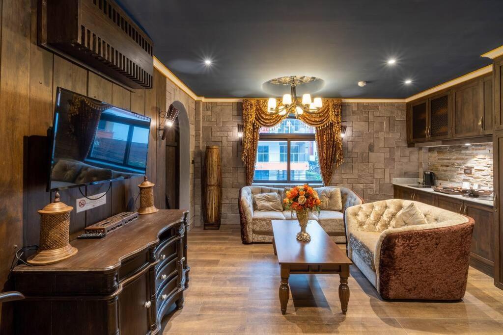 The Castle Pratumnak Hill 6 Bedroom Apartment Pattaya