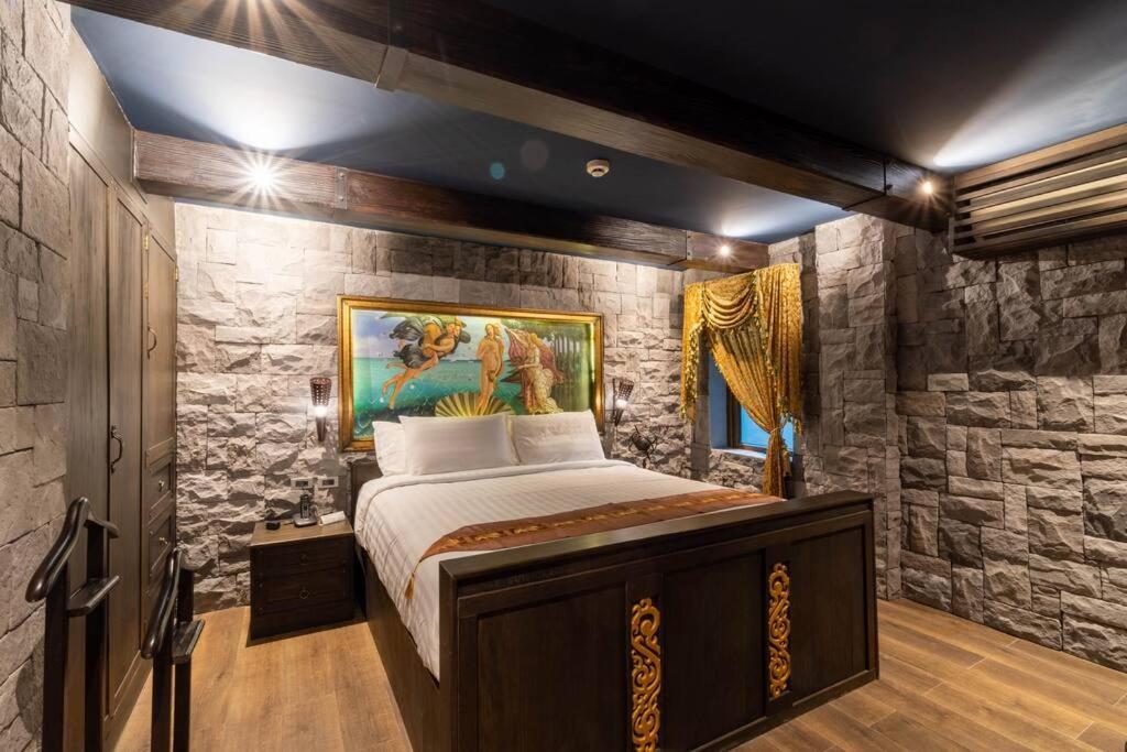 The Castle Pratumnak Hill 6 Bedroom Pattaya