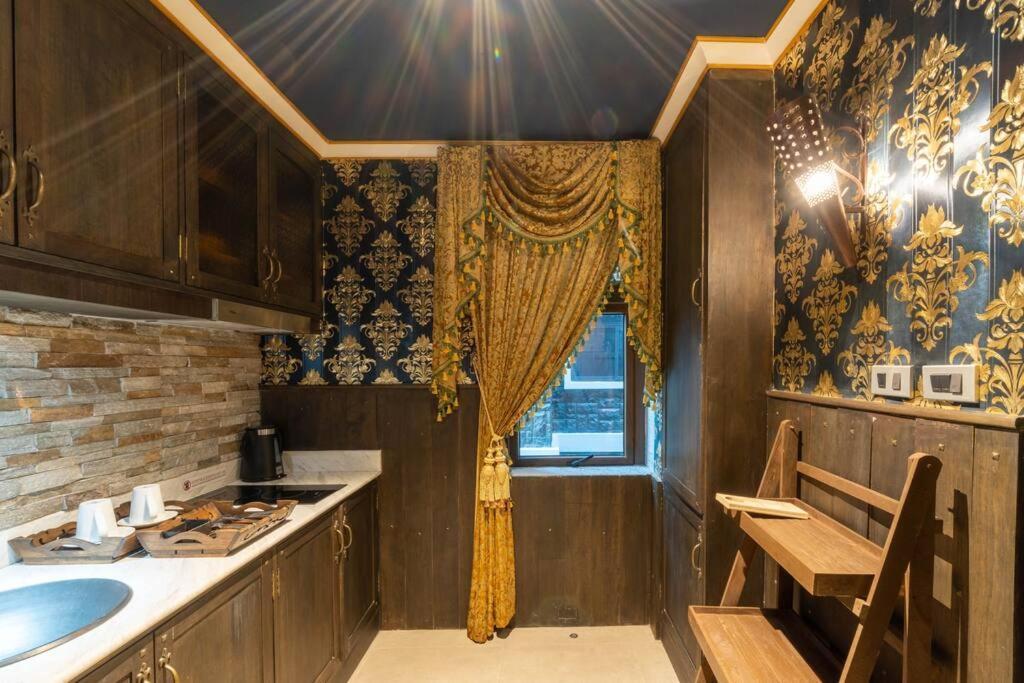 The Castle Pratumnak Hill 6 Bedroom Apartment *