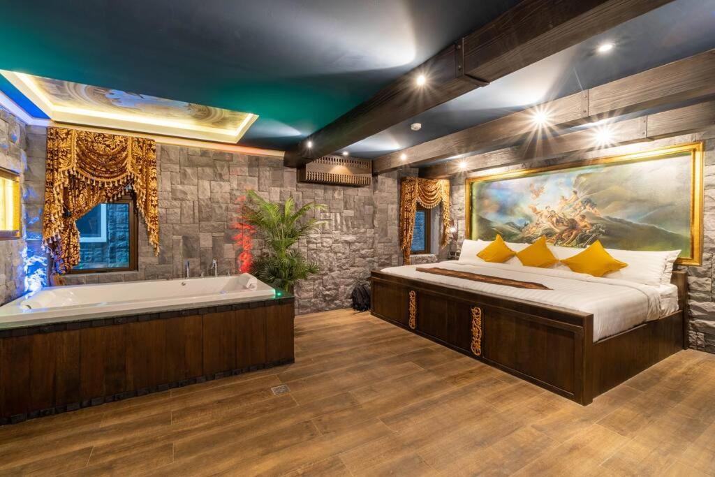 The Castle Pratumnak Hill 6 Bedroom Apartment